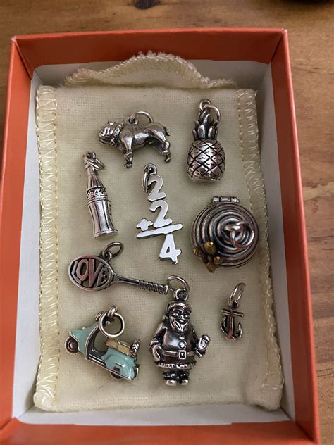 Jewelry Gifts for Grandma Bracelets, Charms, Rings & More James Avery Home Gifts Shop by Recipient Jewelry Gifts for Grandma 0 - 75 (77) 76 - 150 (59) 151 - 200 (9) 201 - 250 (9) Charms (81) Rings (30) Pendants (17) Necklaces & Chains (16) Jewelry Gifts for Grandma 161 Products Top Sellers "Very Special Grandmother" Charm 58. . James very
